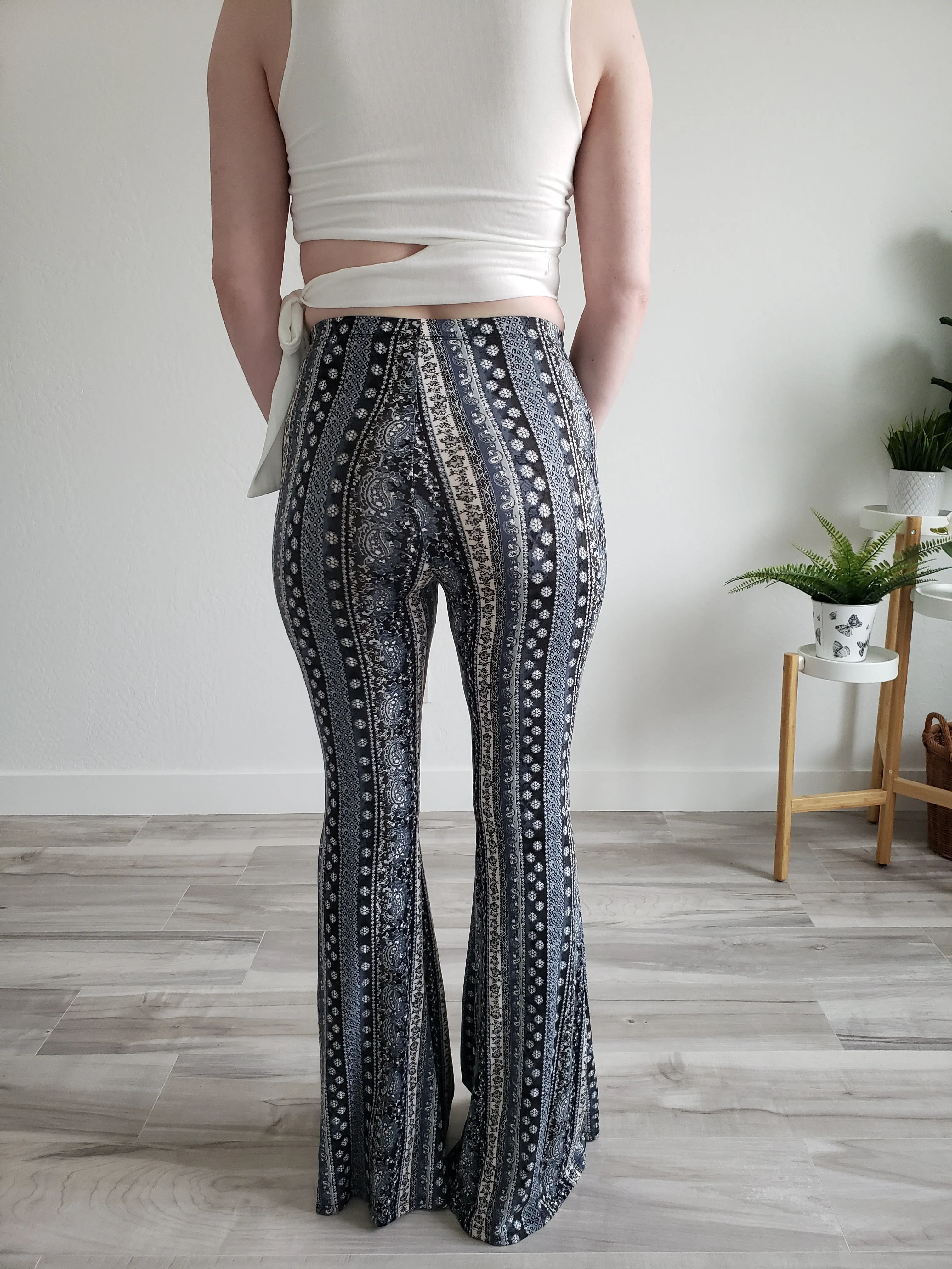 Sienna Flared Pant (Navy)