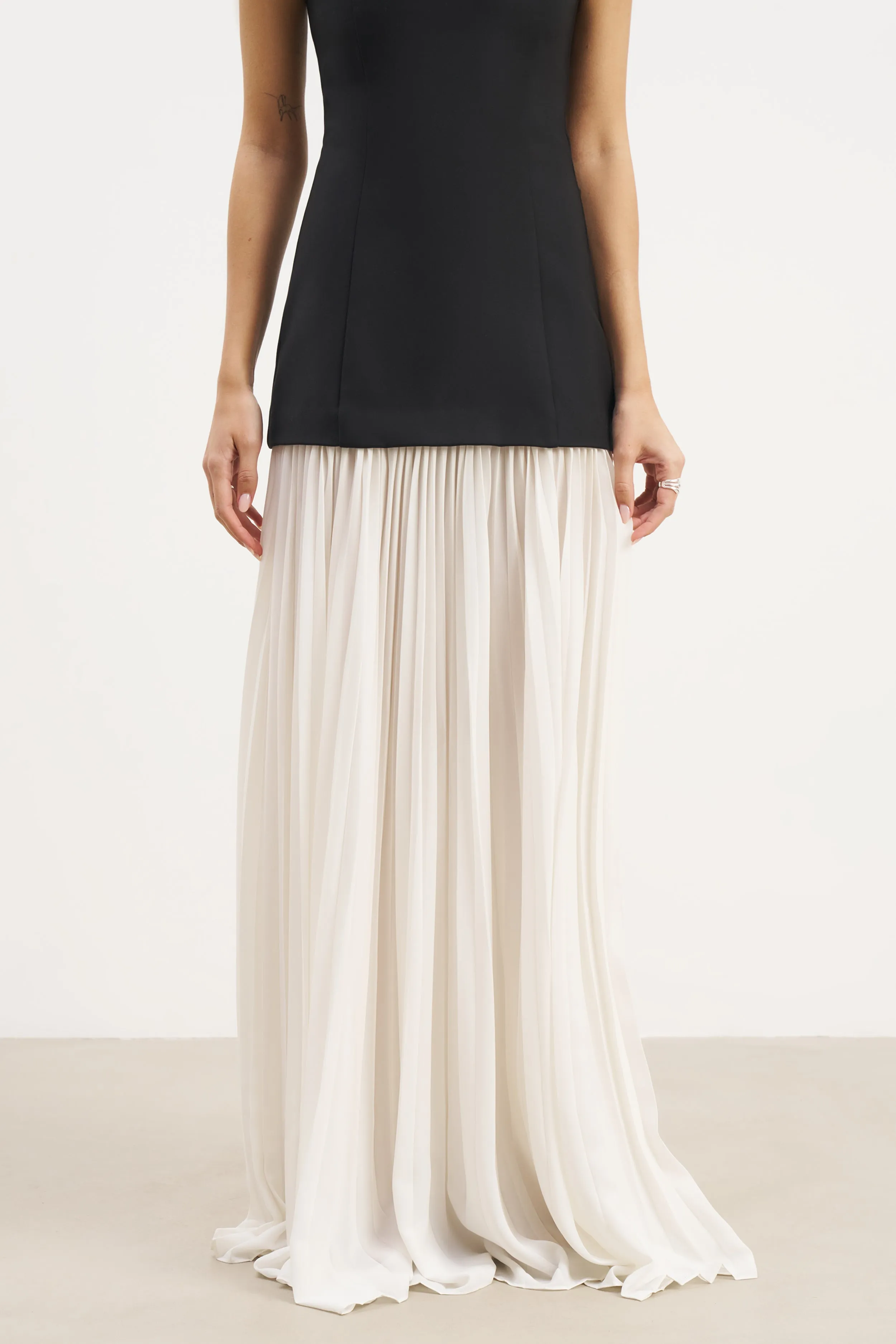 Matte Look Hidden Pocket Structured Bodice Gown - Black/Cream
