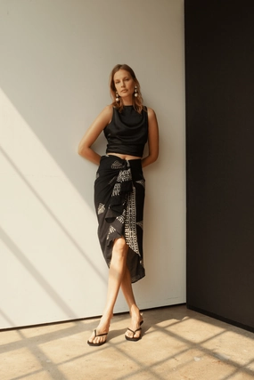 Sofia Pareo Skirt Black Aesthetic Fit