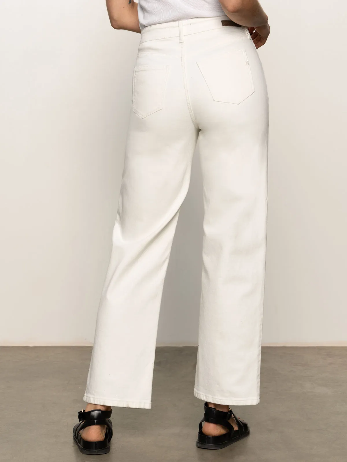 Soleil 90's Straight High Rise Jeans White Comfy Movement Fit WrinkleResistantMaterial