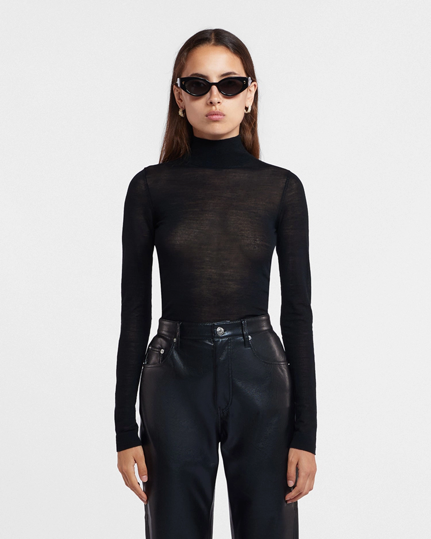 Harri - Fine Merino Wool Top - Black Versatile Design NonChafe Tag Placement