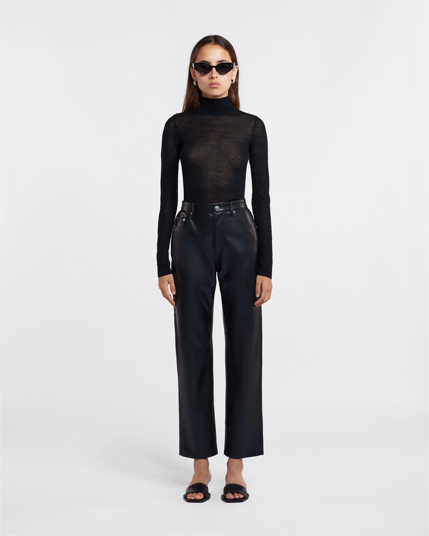 Harri - Fine Merino Wool Top - Black Quick Release Fasteners Tactile Soft Texture