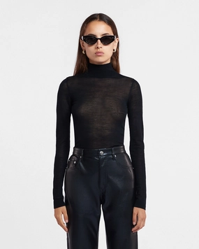 Harri - Fine Merino Wool Top - Black Versatile Design NonChafe Tag Placement