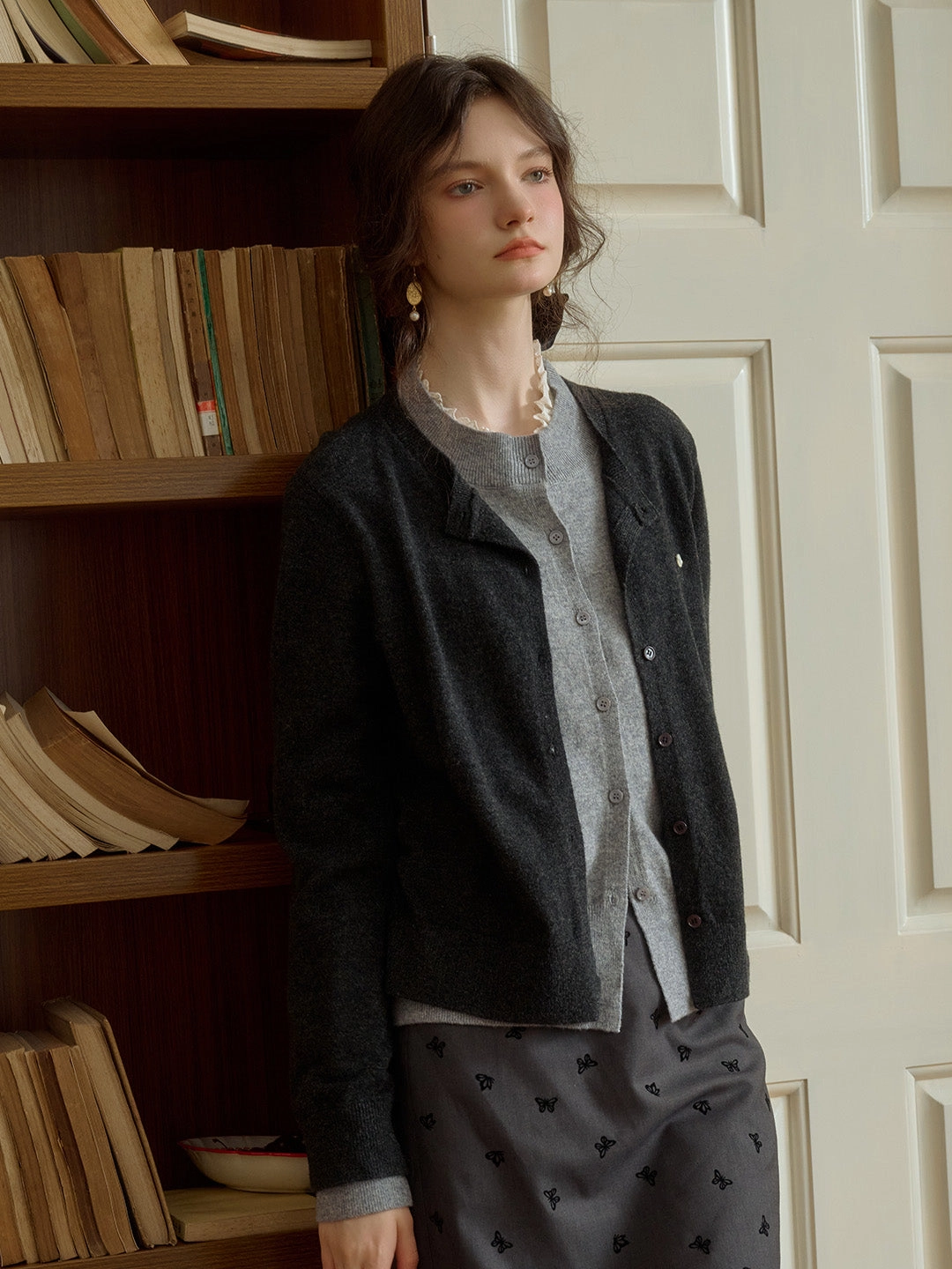 Waffle Knit Texture FourWay Stretch Fabric Nola SR Logo Round Neck Contrast Color Faux Two-Piece 100% Wool Cardigan - Black Gray