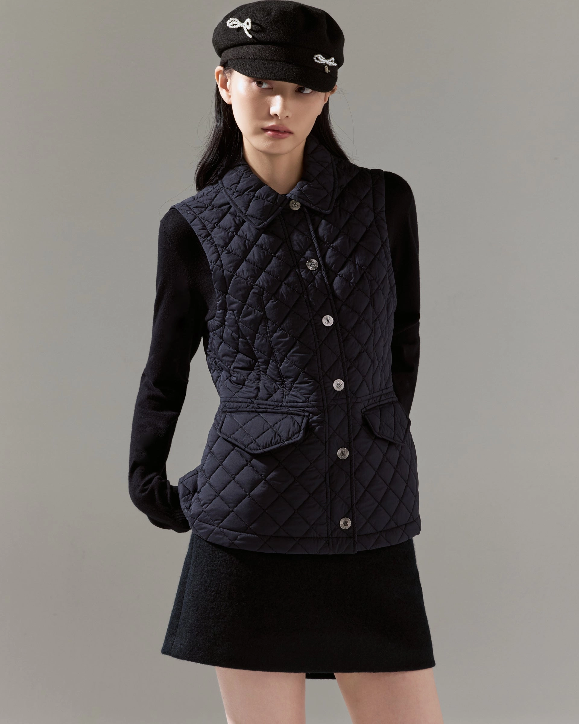 Simple Detail WrinkleFreeFinish Quilted slim flare vest - Black