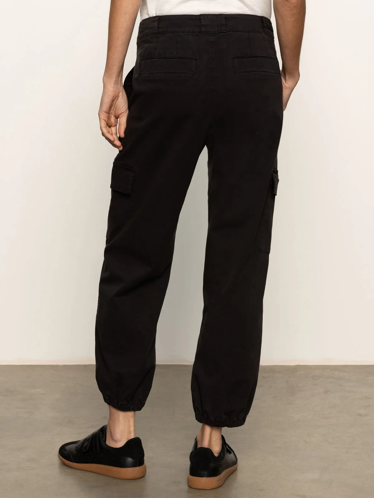 Take Over Jogger Mid-Rise Pant Black Compact Weave Fabric AntiStatic Material