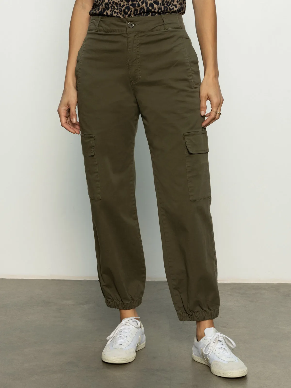 Take Over Jogger Mid-Rise Pant Kalamata SeamFreeShoulder Workout Apparel