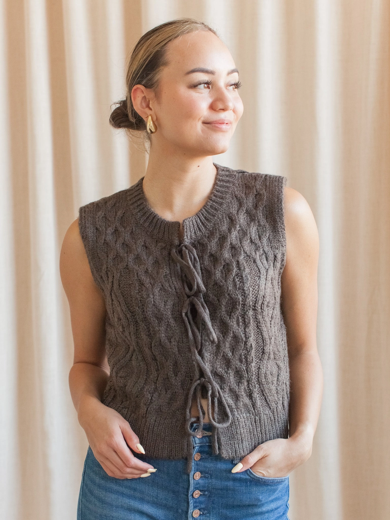 Lucy Cable Knit Vest - Charcoal Chill Proof Eco Dyeing Method