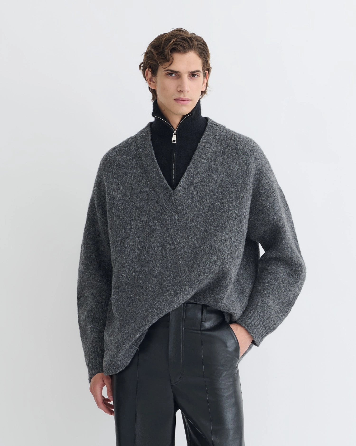 Kylen - Contrast Brushed Merino Sweater - Charcoal/Black Flexible Layer TemperatureRegulating Yarn