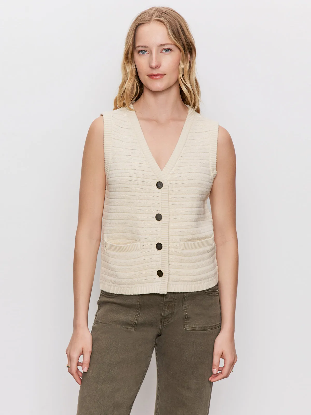 Versatile Design Textured Sweater Vest Macrame
