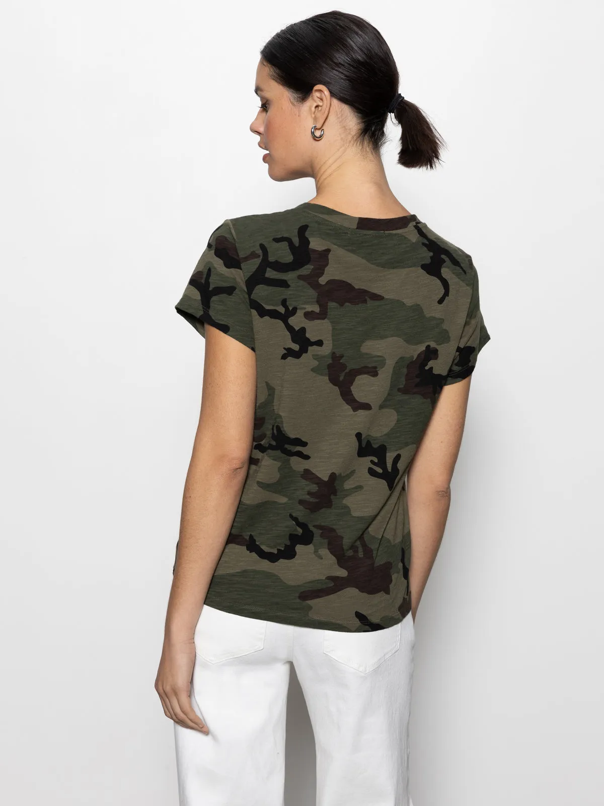 The Perfect Tee Hiker Camo Modern Trend Look Pullover