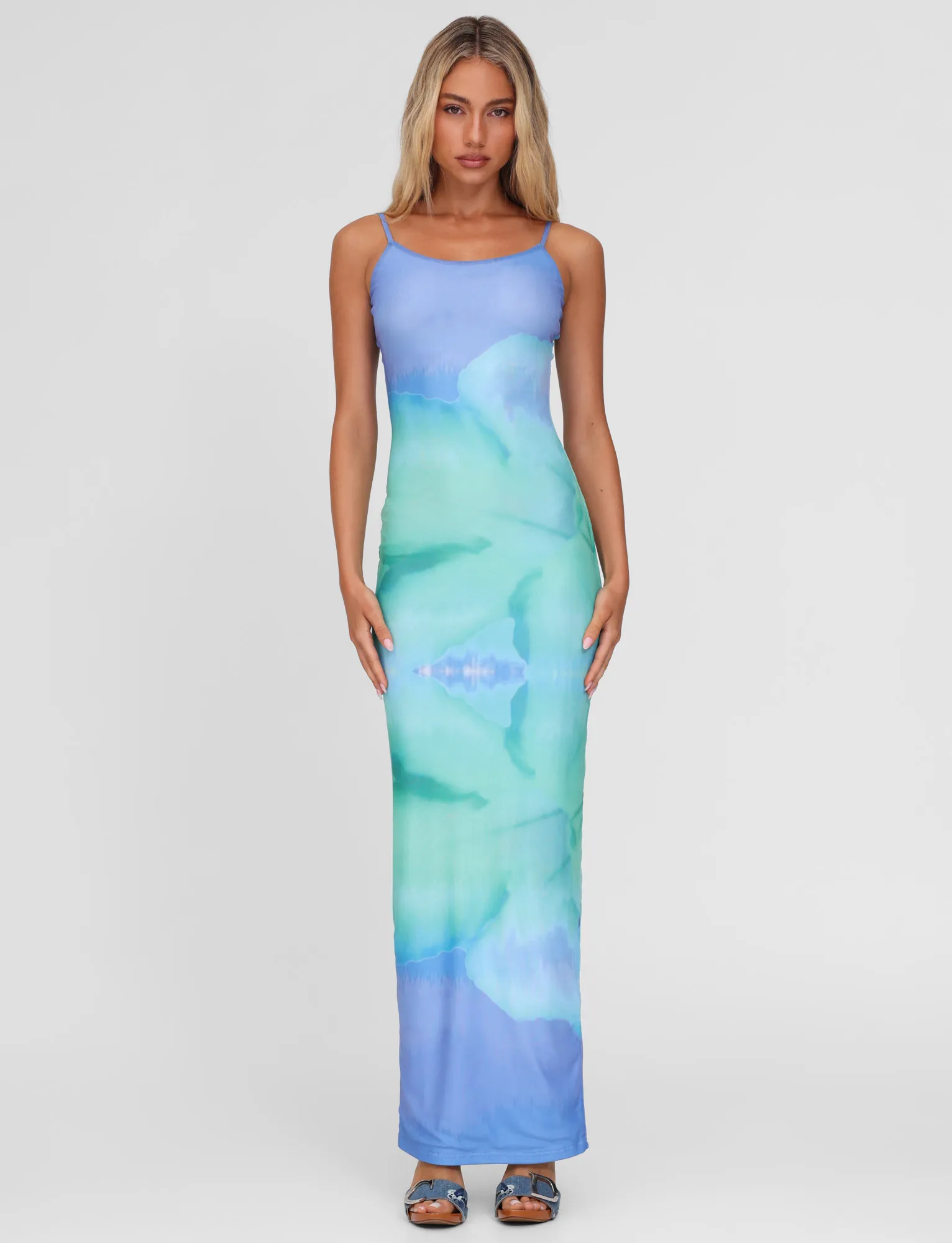 ARDON MAXI DRESS - BLUE : MACRO FLORAL : BLUE HIBISCUS Chilly Day Comfort