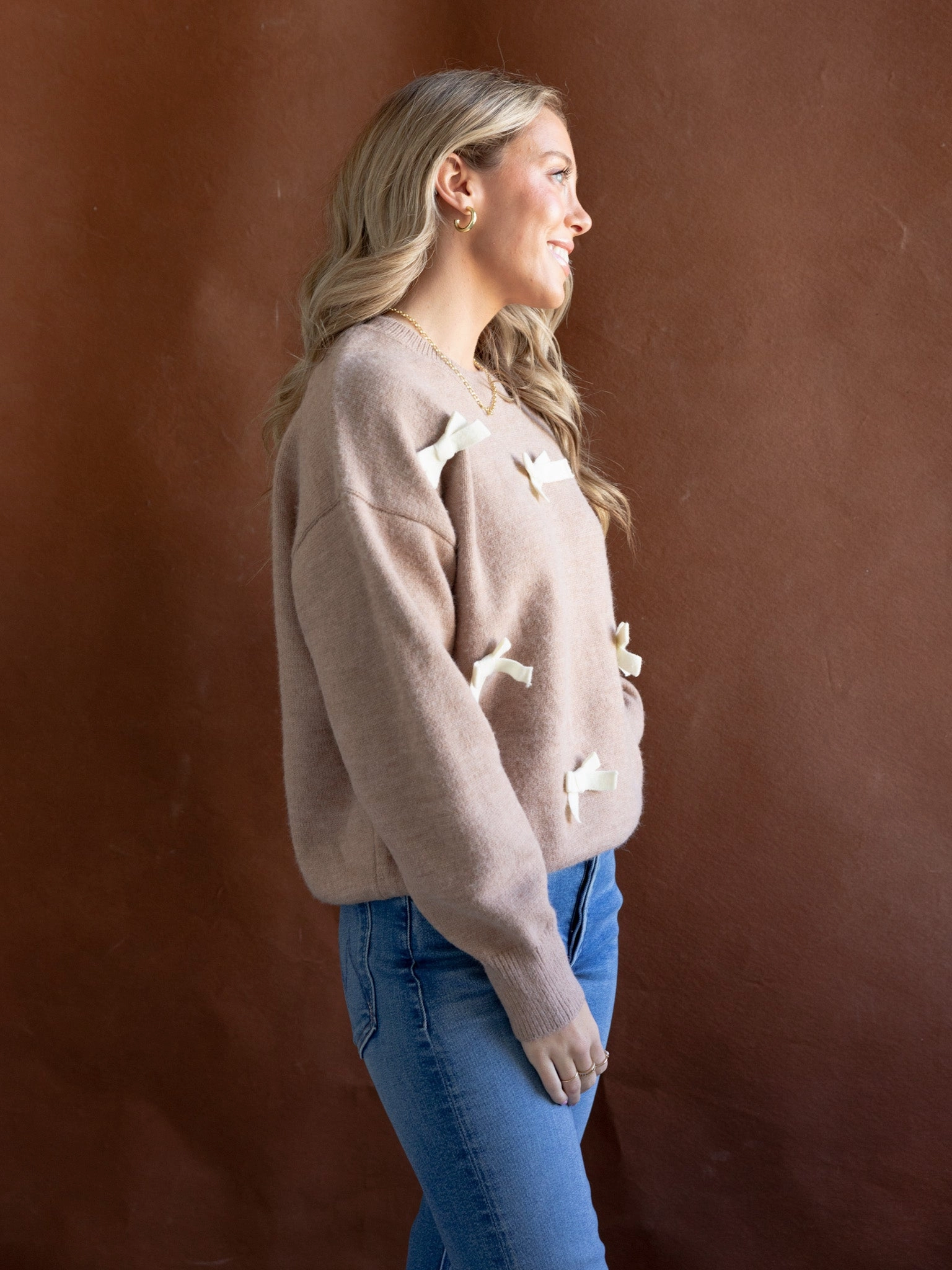 Overlock Edge Finish Crewneck Bow Sweater