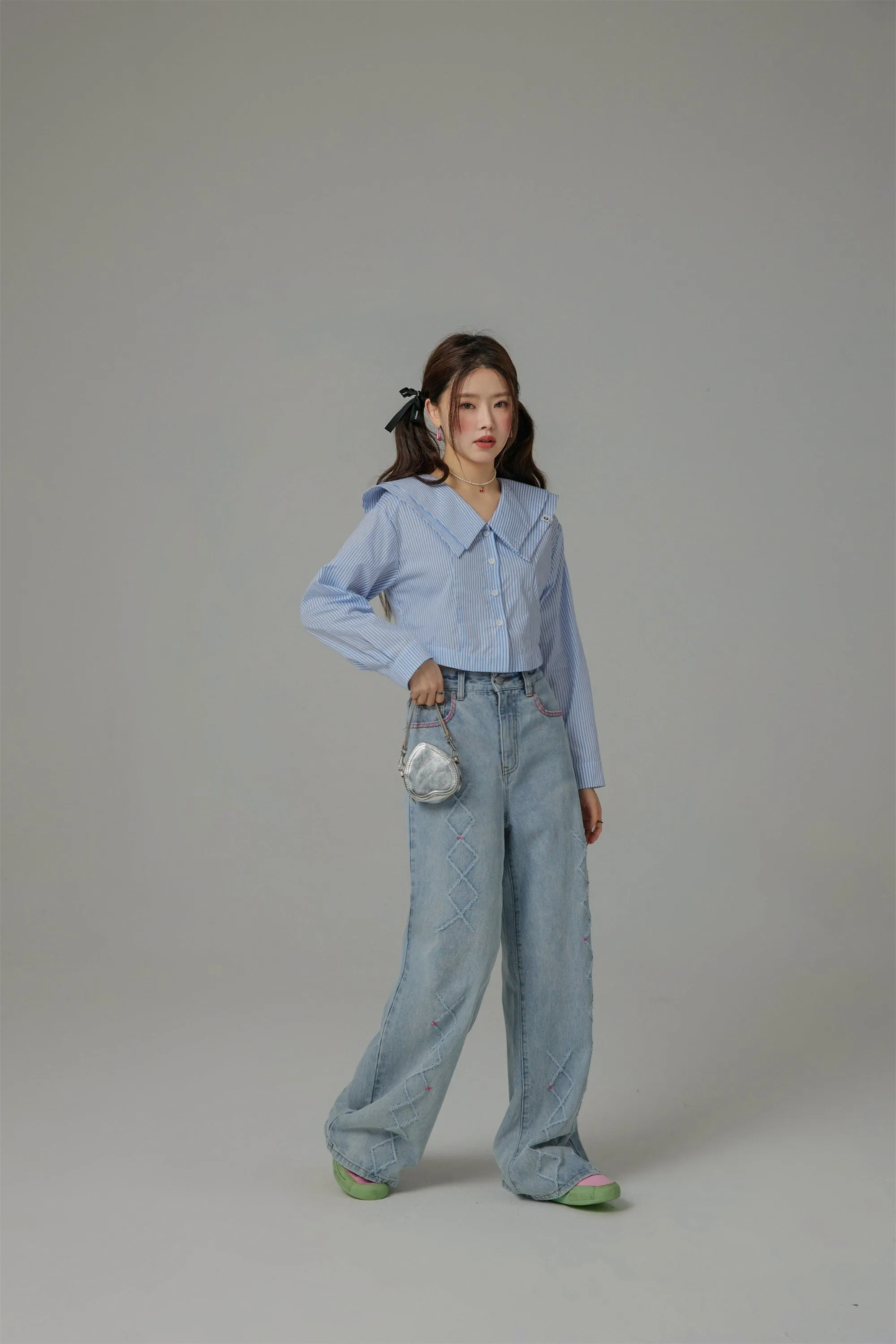 True Mission Big Collar Cropped Shirt