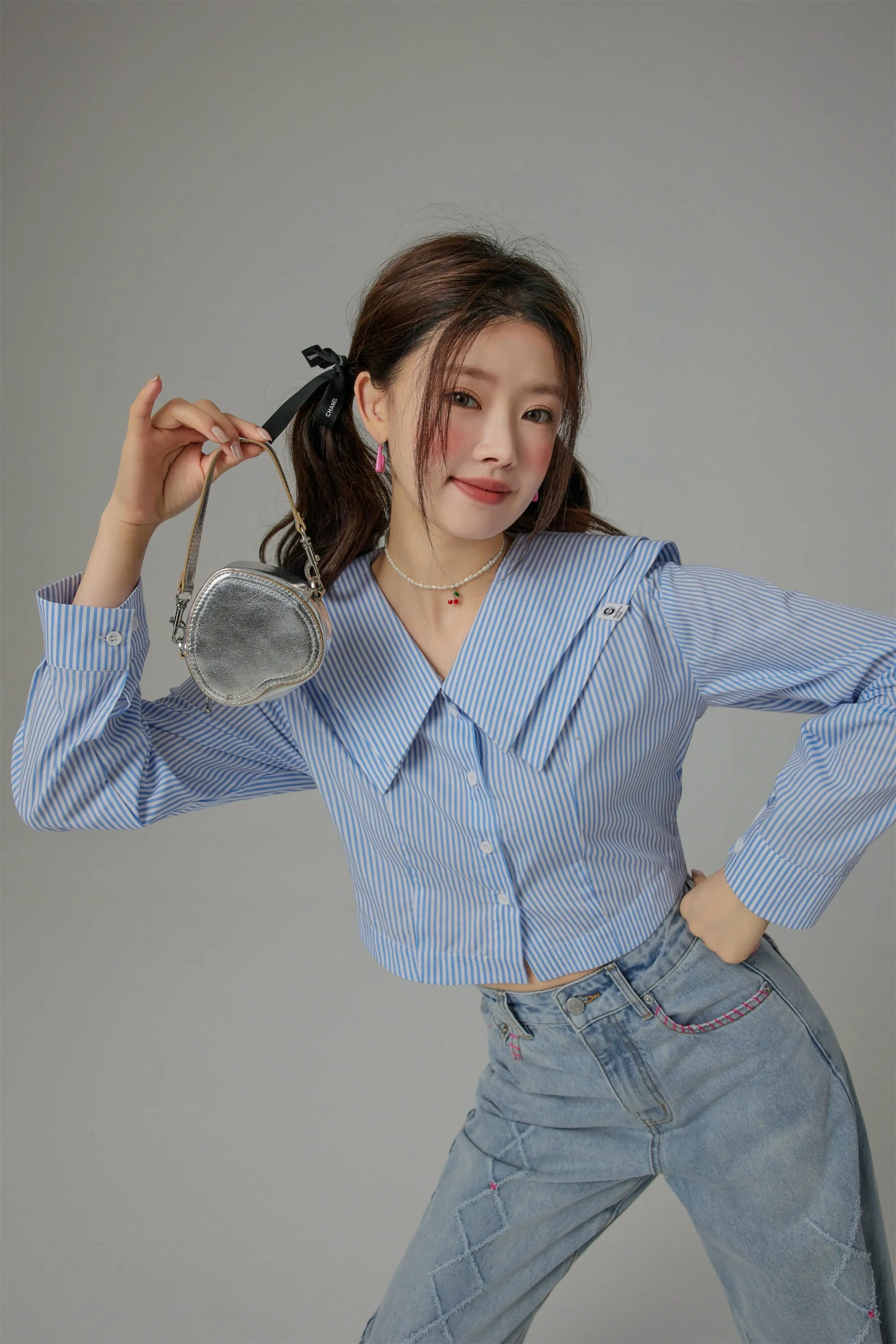 True Mission Big Collar Cropped Shirt