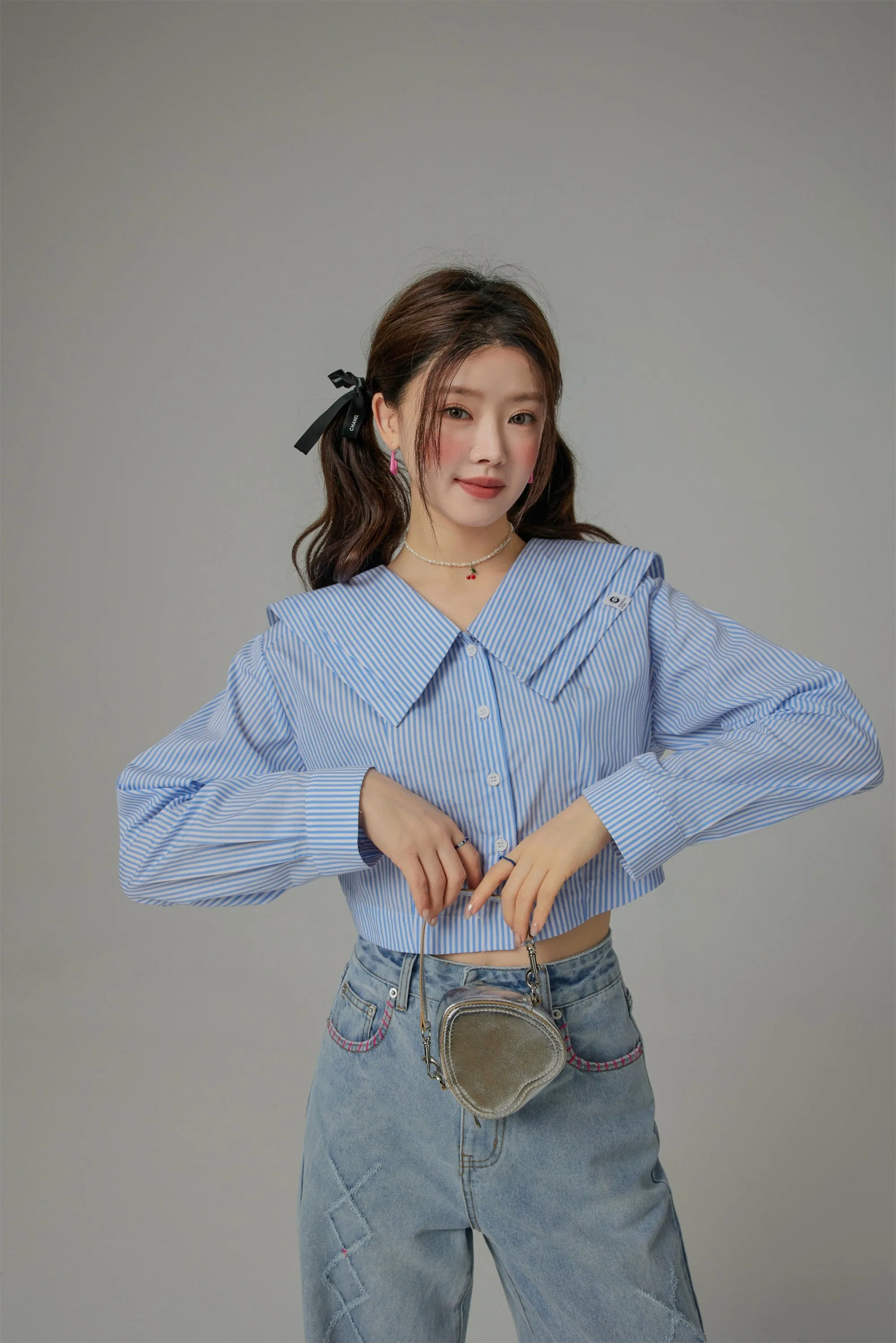 True Mission Big Collar Cropped Shirt