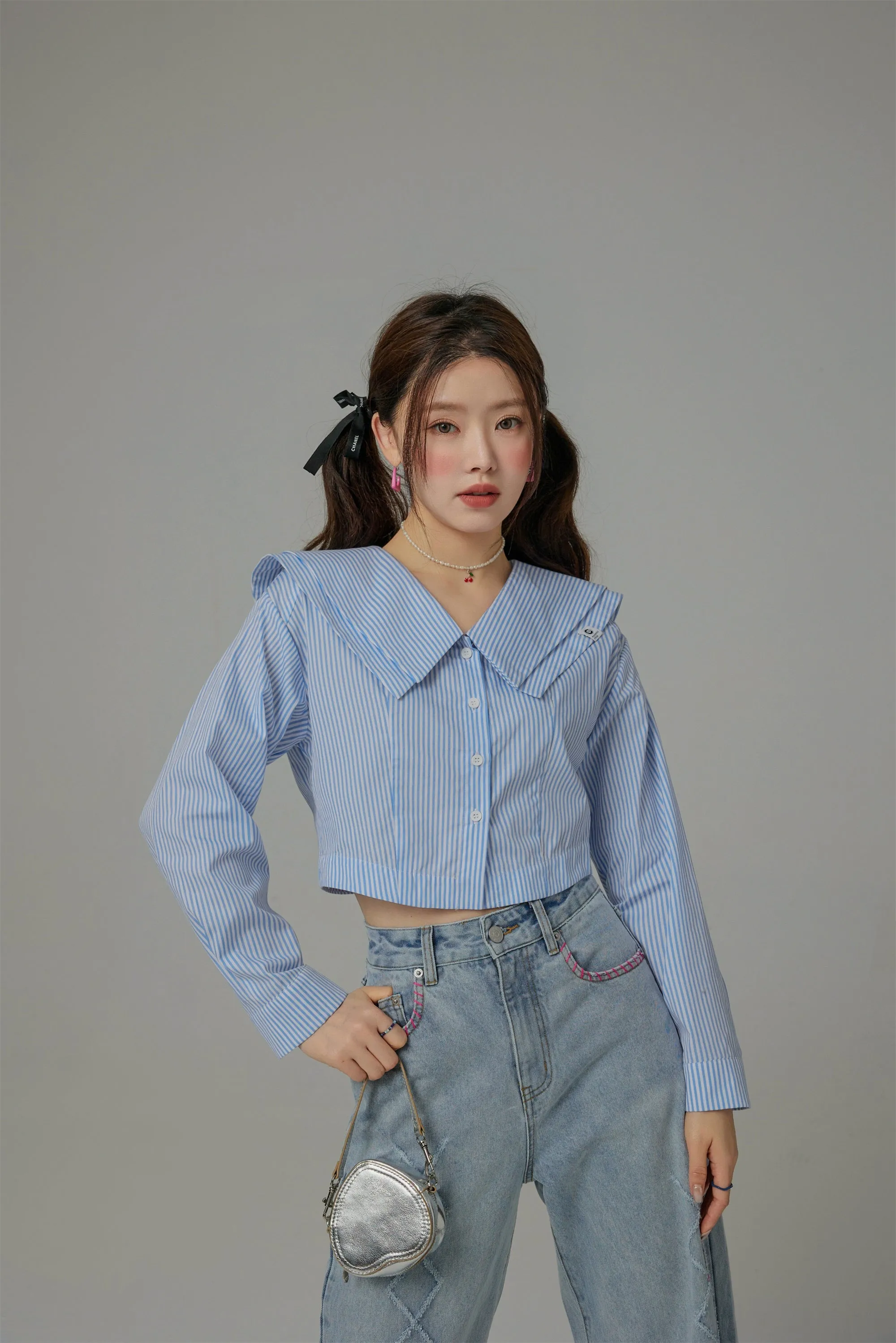 True Mission Big Collar Cropped Shirt