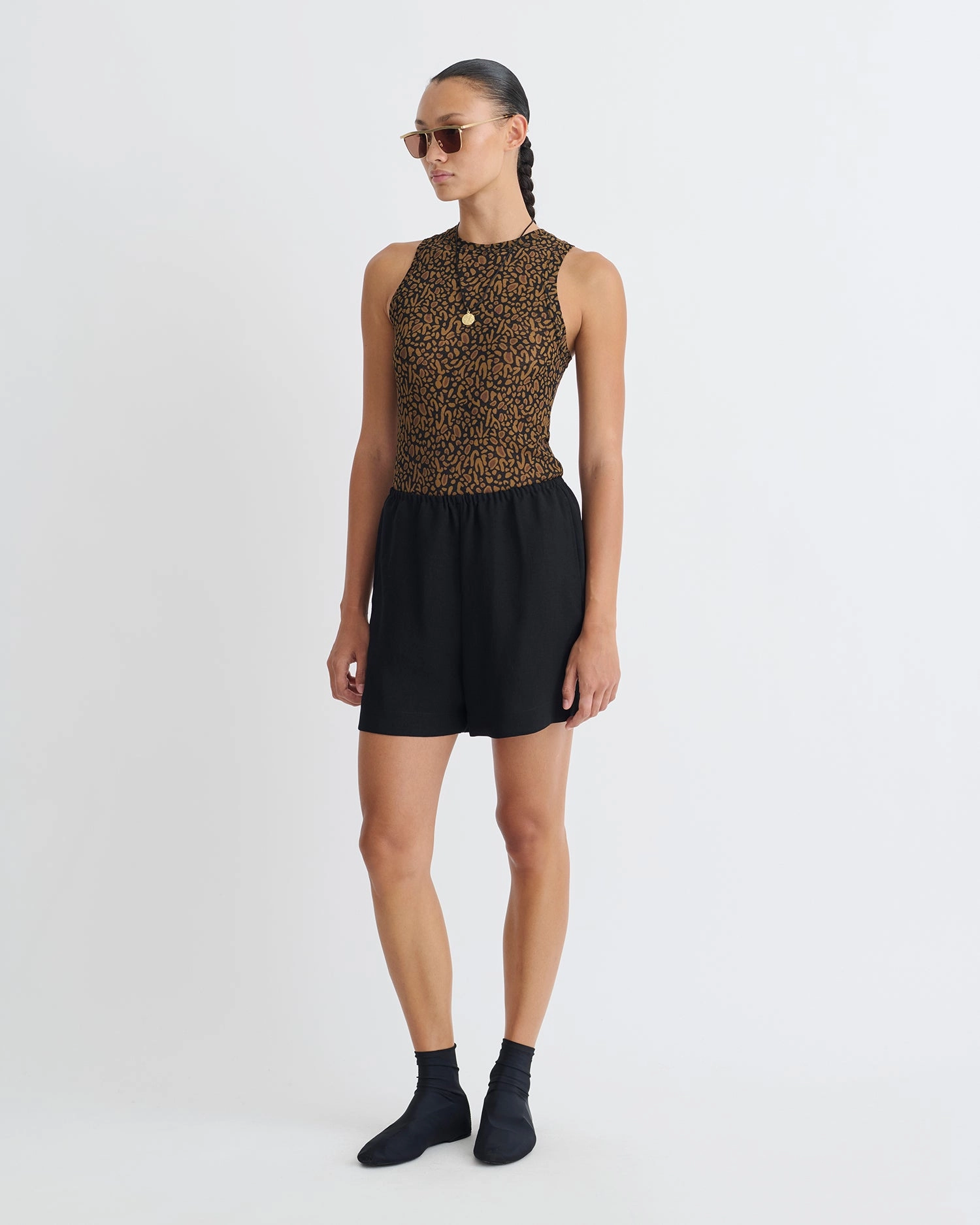 Dylla - Tech Linen Belted Shorts - Black Rubberized grip