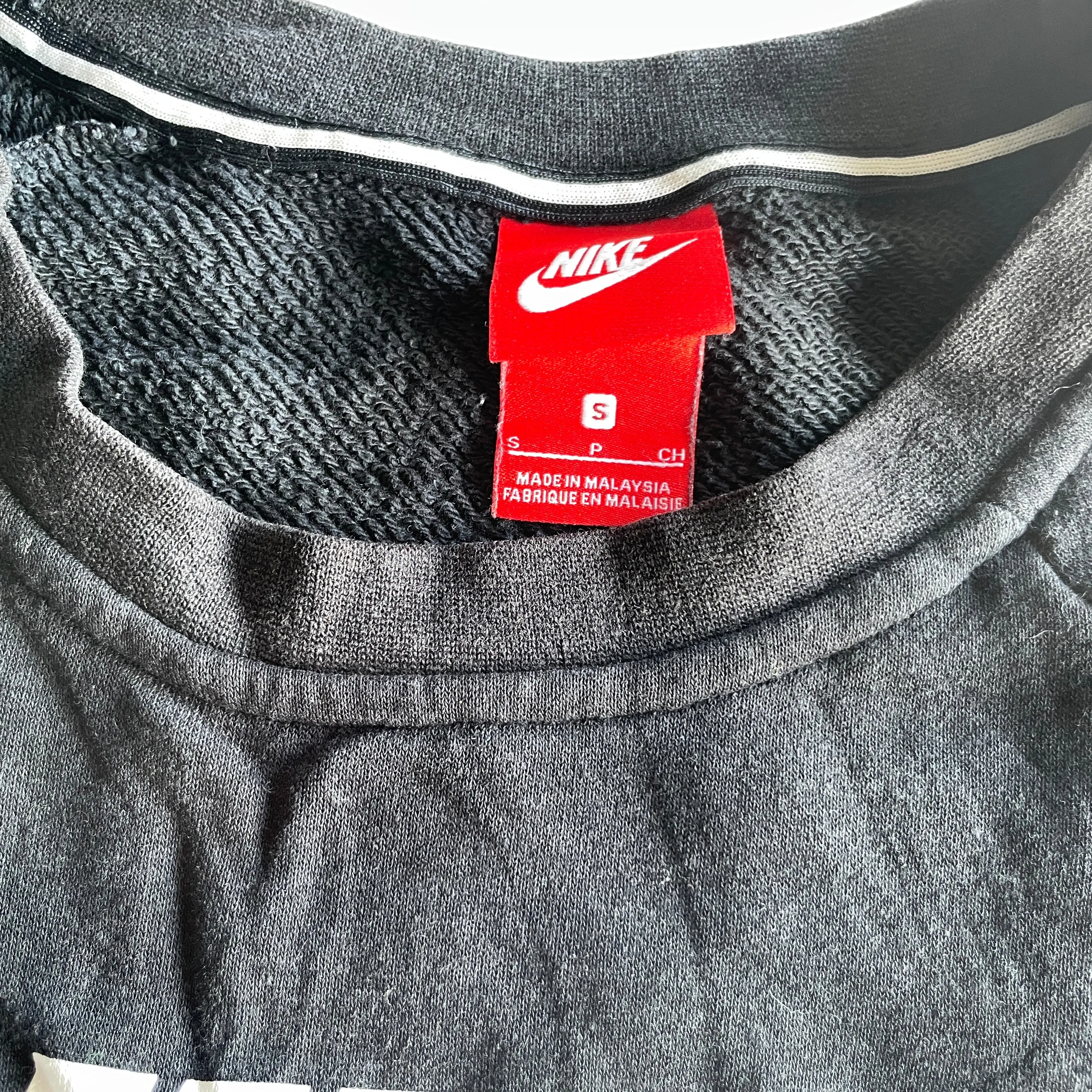 Vintage Nike crew neck black unisex sweatshirt in S| L28 W18| SKU 5353