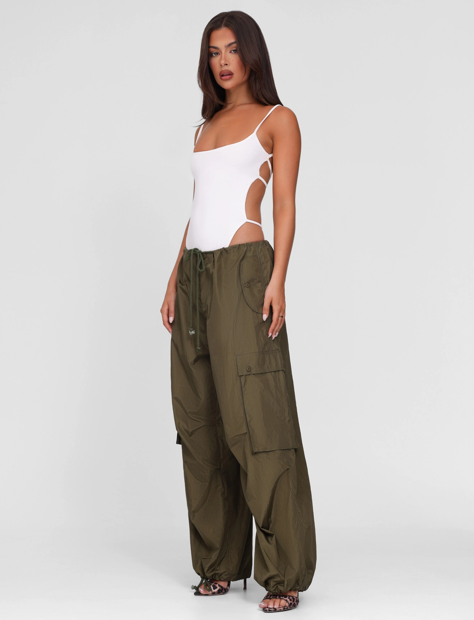 VIOLETTE PANT - GREEN : KHAKI GREEN Non-Binding Fit