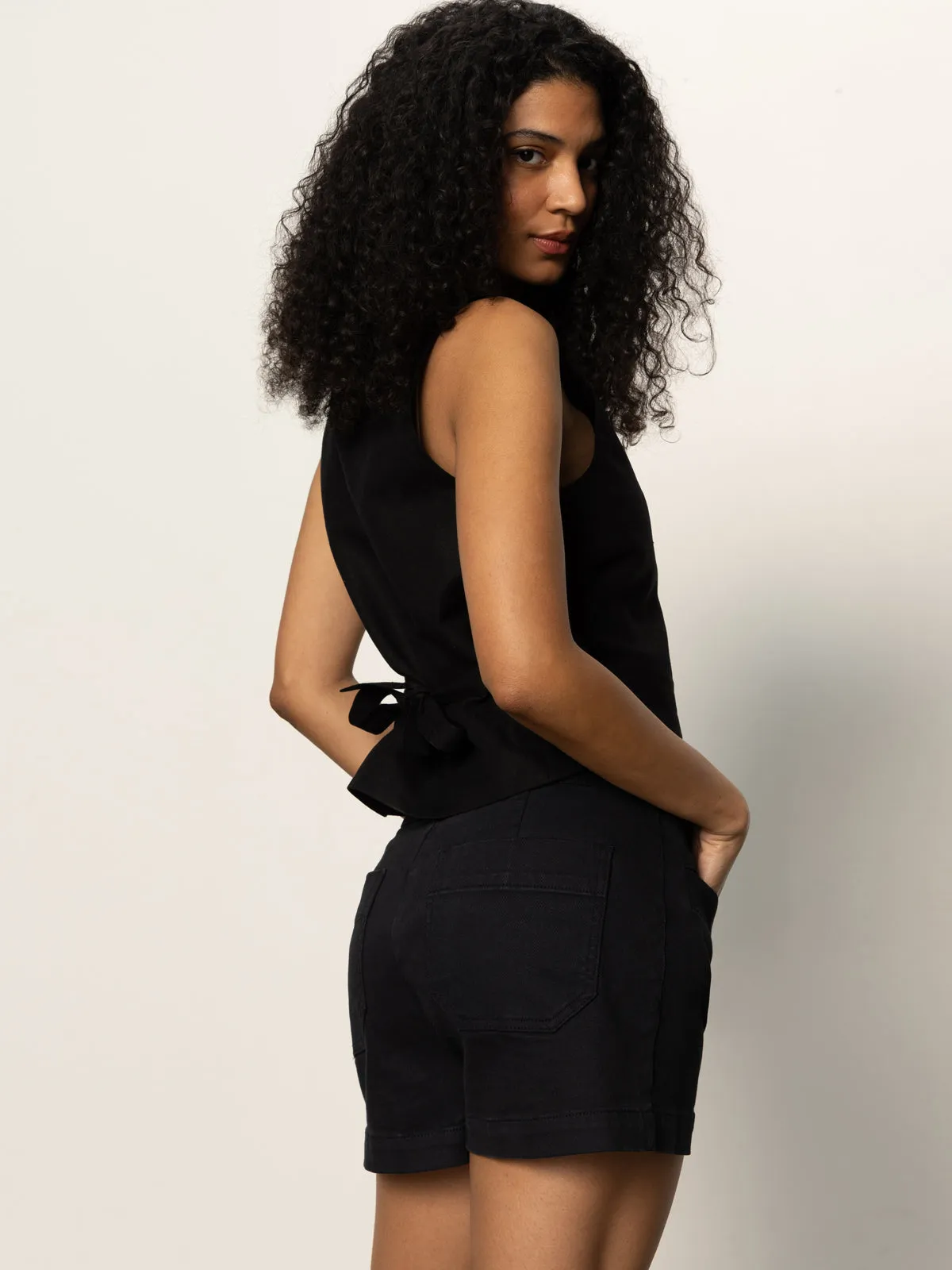 Effortless Layer Voyage Short Black