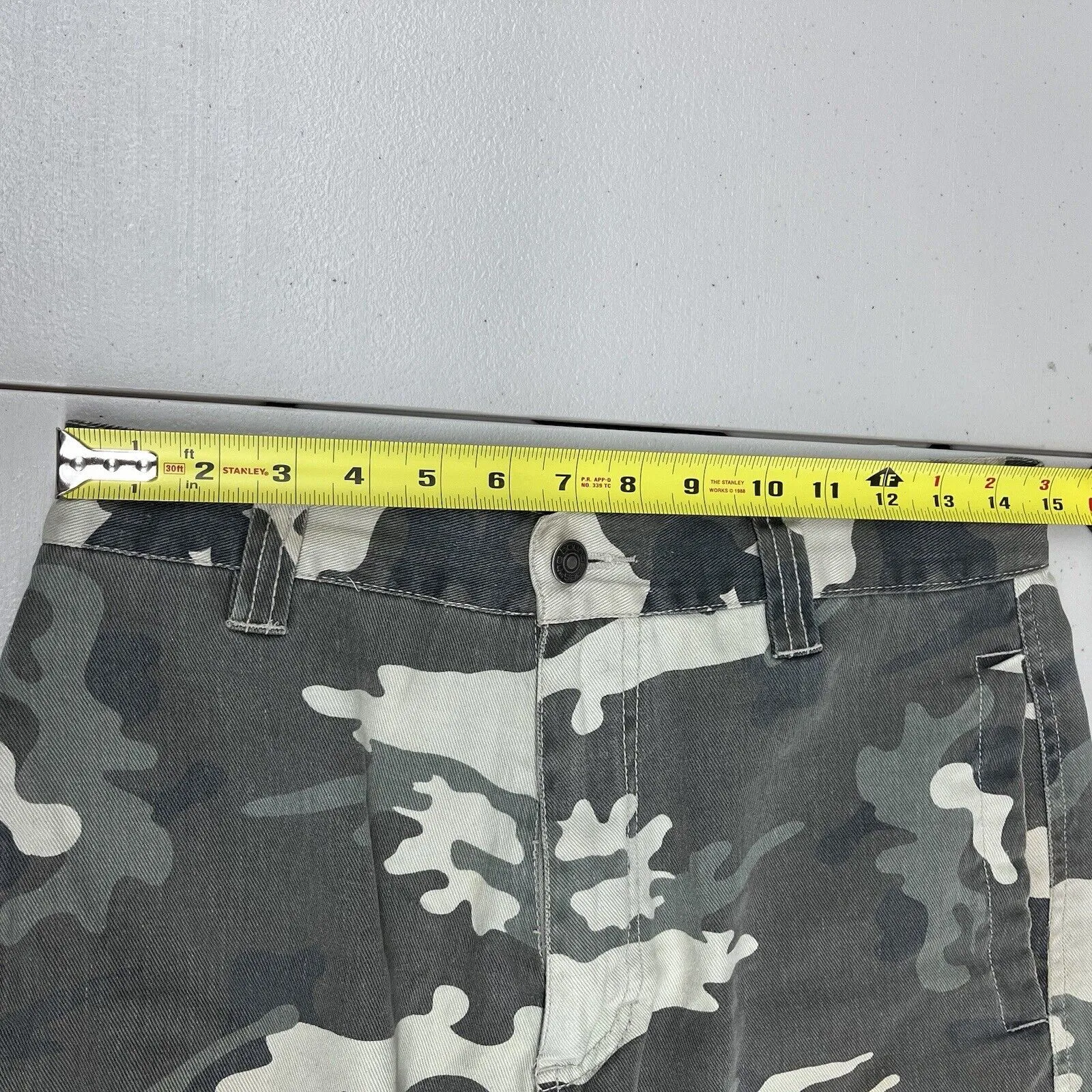 Vtg 2000s Y2K No Boundaries Men's Camo Relaxed Fit Carpenter Cargo Shorts Size 30