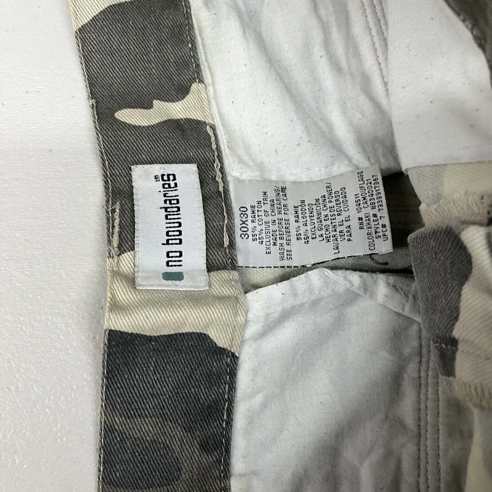 Vtg 2000s Y2K No Boundaries Men's Camo Relaxed Fit Carpenter Cargo Shorts Size 30