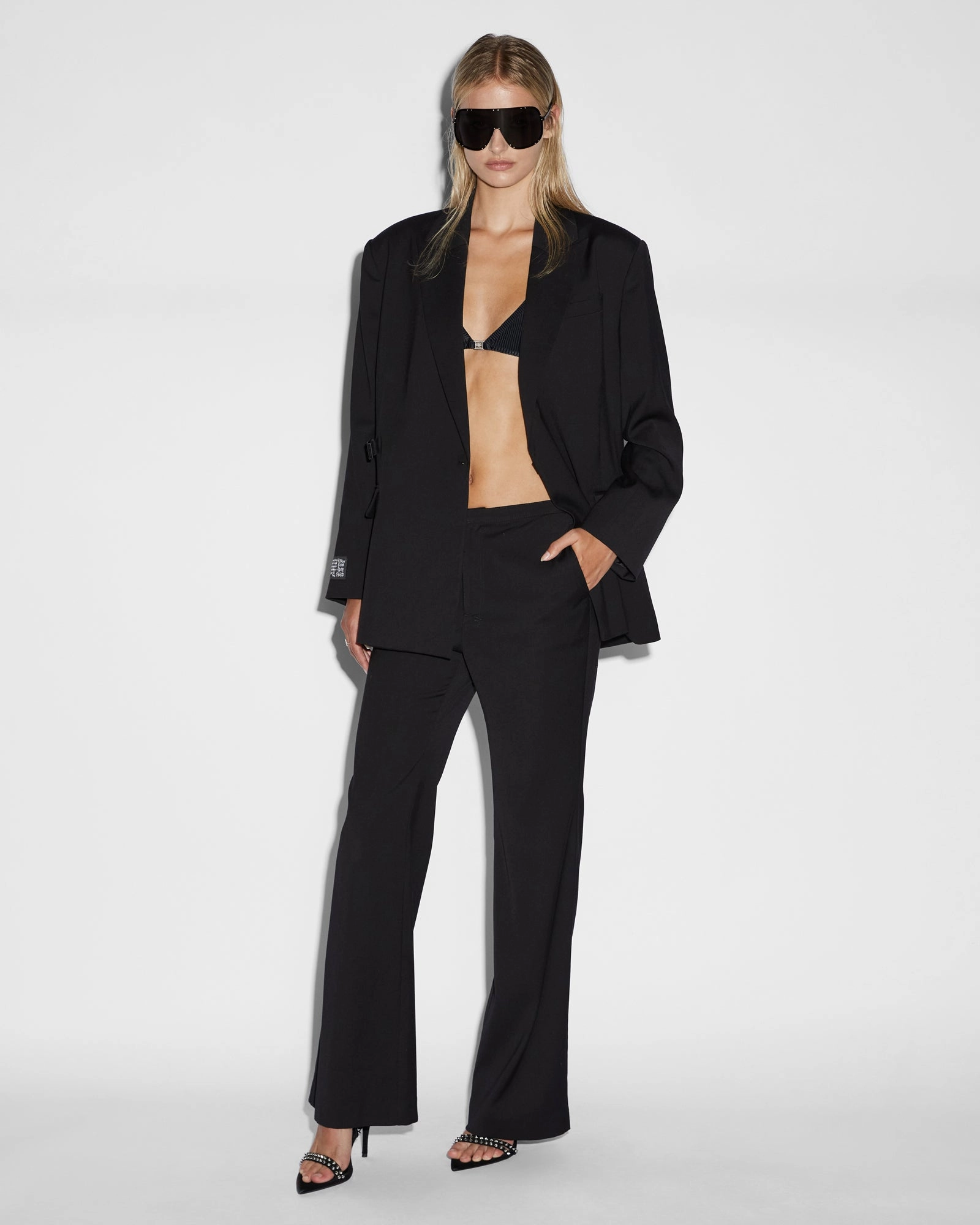 ULTIMATE BLAZER BLACK suitable for indoor activities Allow