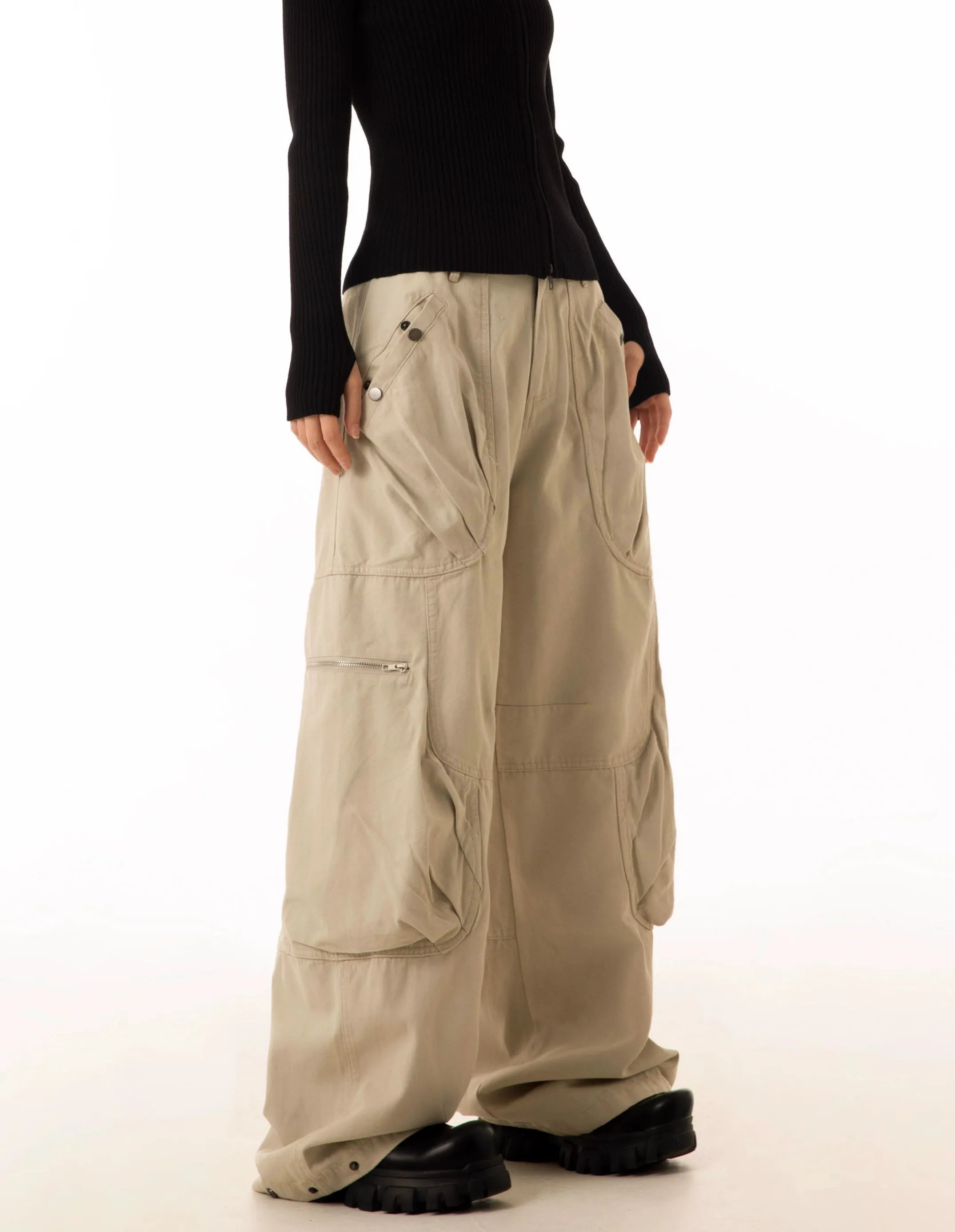 Wide-Leg Cargo Pants with Oversized Pleated Pockets and Zipper Details