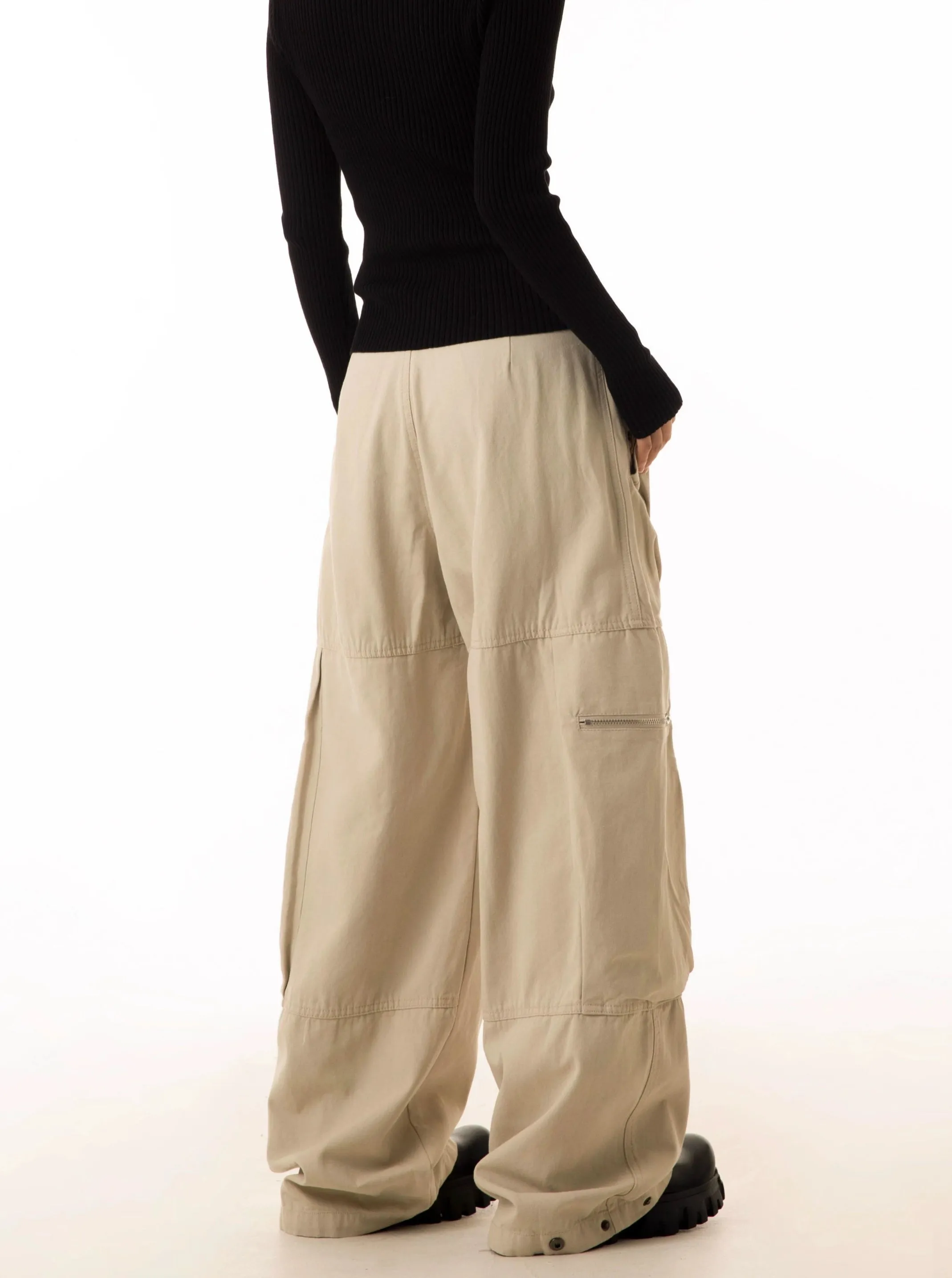 Wide-Leg Cargo Pants with Oversized Pleated Pockets and Zipper Details