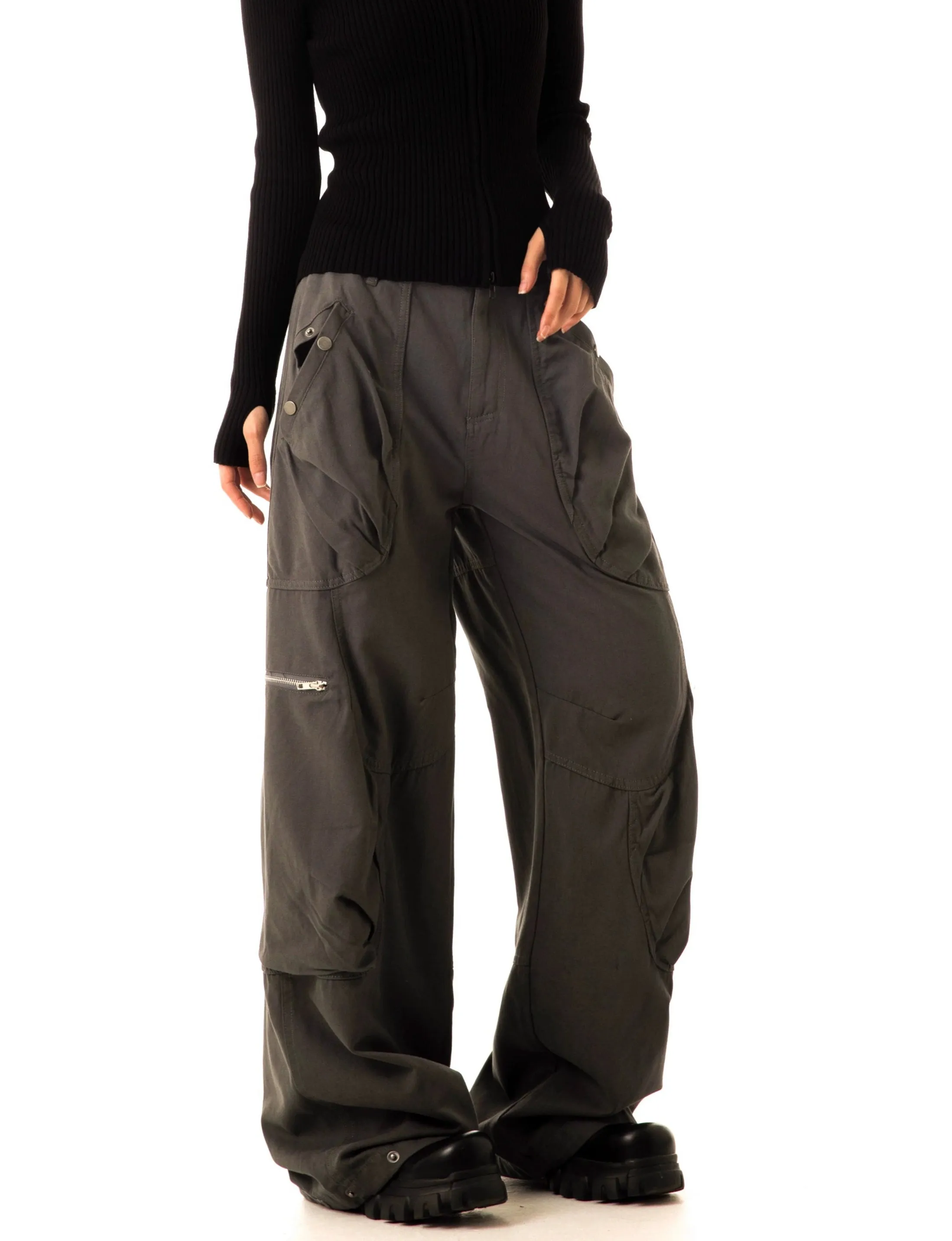 Wide-Leg Cargo Pants with Oversized Pleated Pockets and Zipper Details