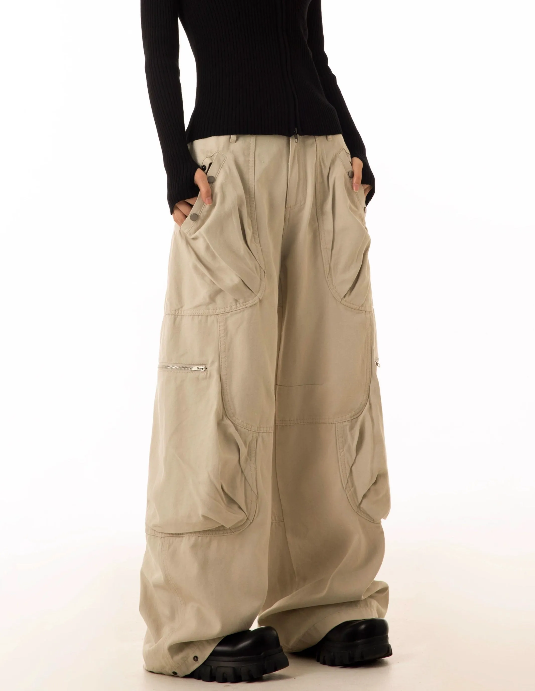 Wide-Leg Cargo Pants with Oversized Pleated Pockets and Zipper Details