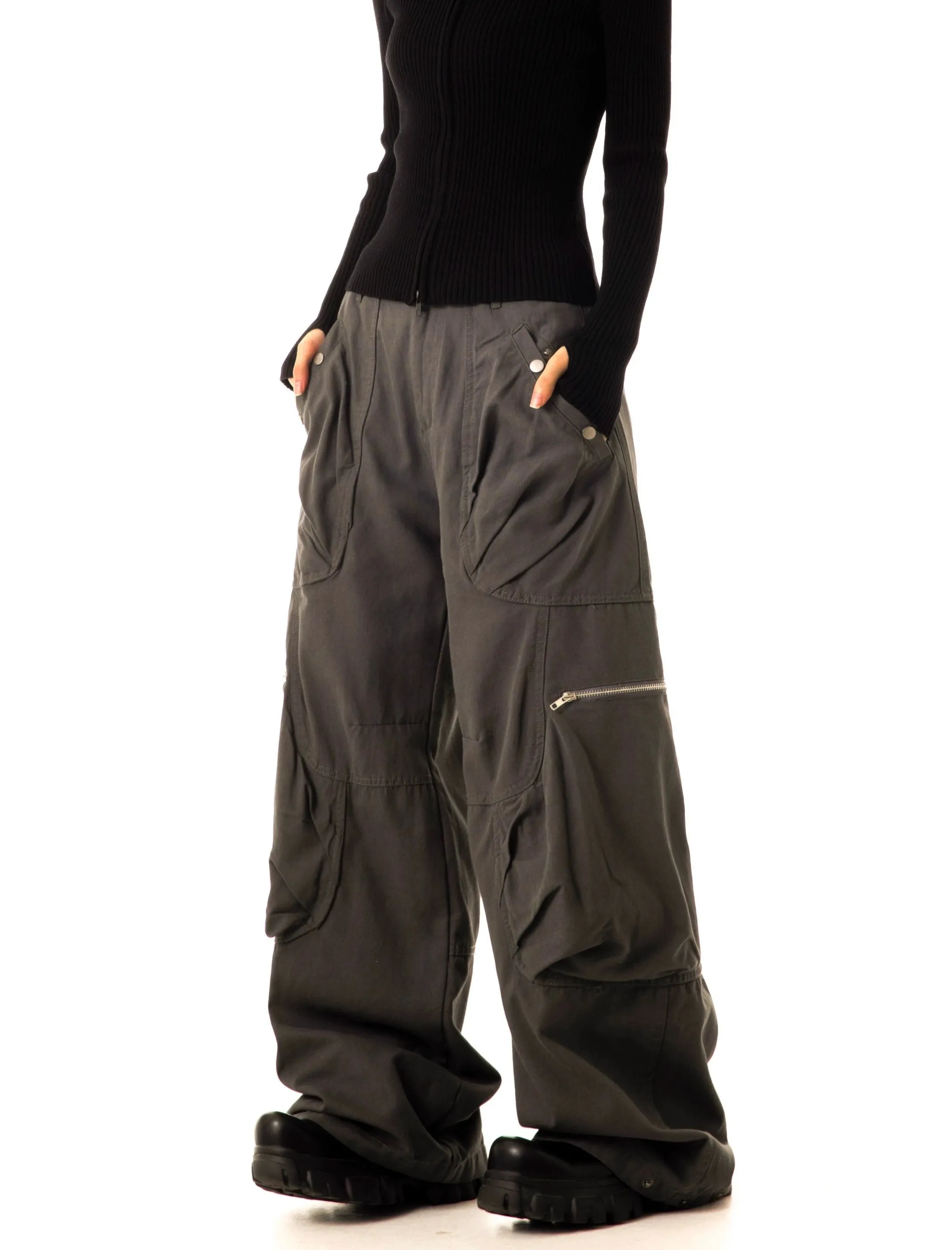 Wide-Leg Cargo Pants with Oversized Pleated Pockets and Zipper Details