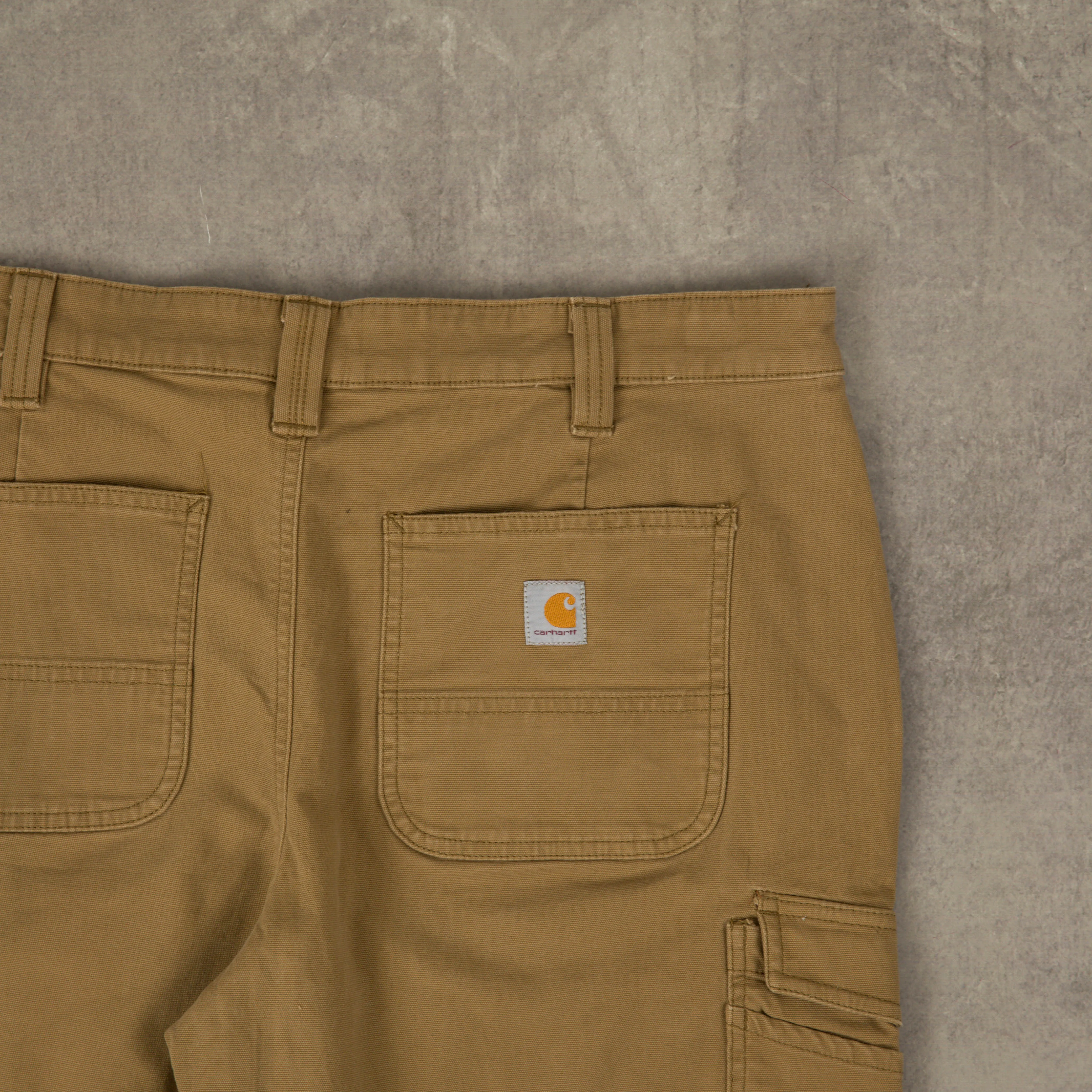 WOMEN'S VINTAGE CARHARTT CARGO WORKWEAR SHORTS - W33