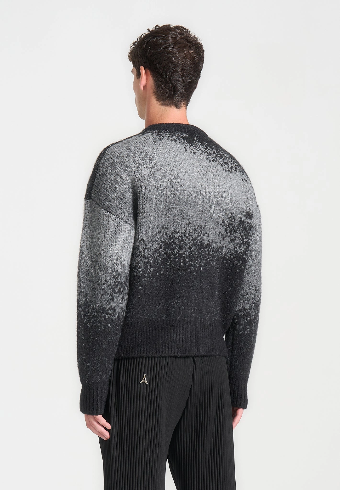 Relaxed Trend HandLinked Seams Yani - Ombr?? Wool Crewneck Sweater - Grey