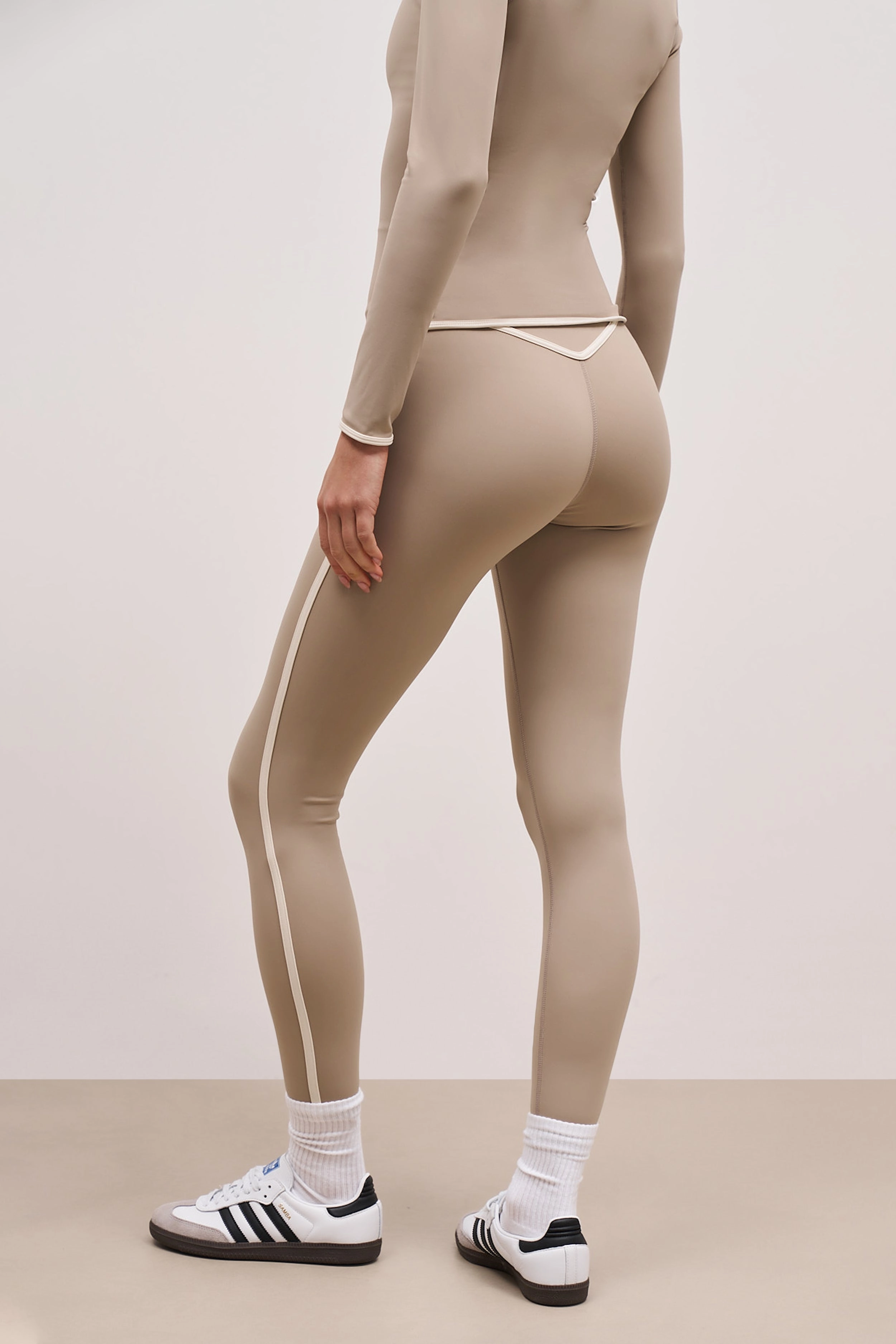 ReinforcedStitching FoldableFeature Base Contrast Trim Leggings - Taupe/Tofu