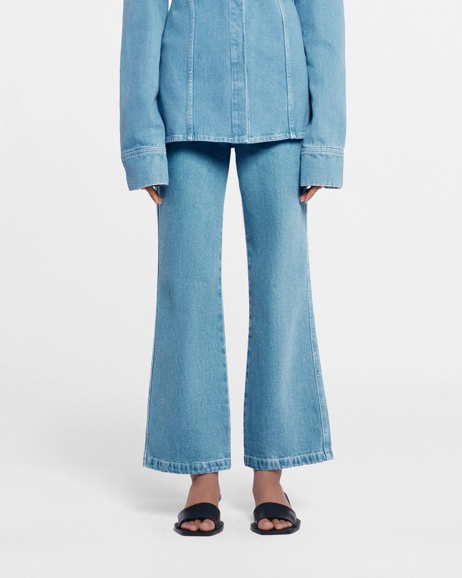 Zoey - Cropped Kick-Flare Jeans - Eco Light Wash Refined Detail