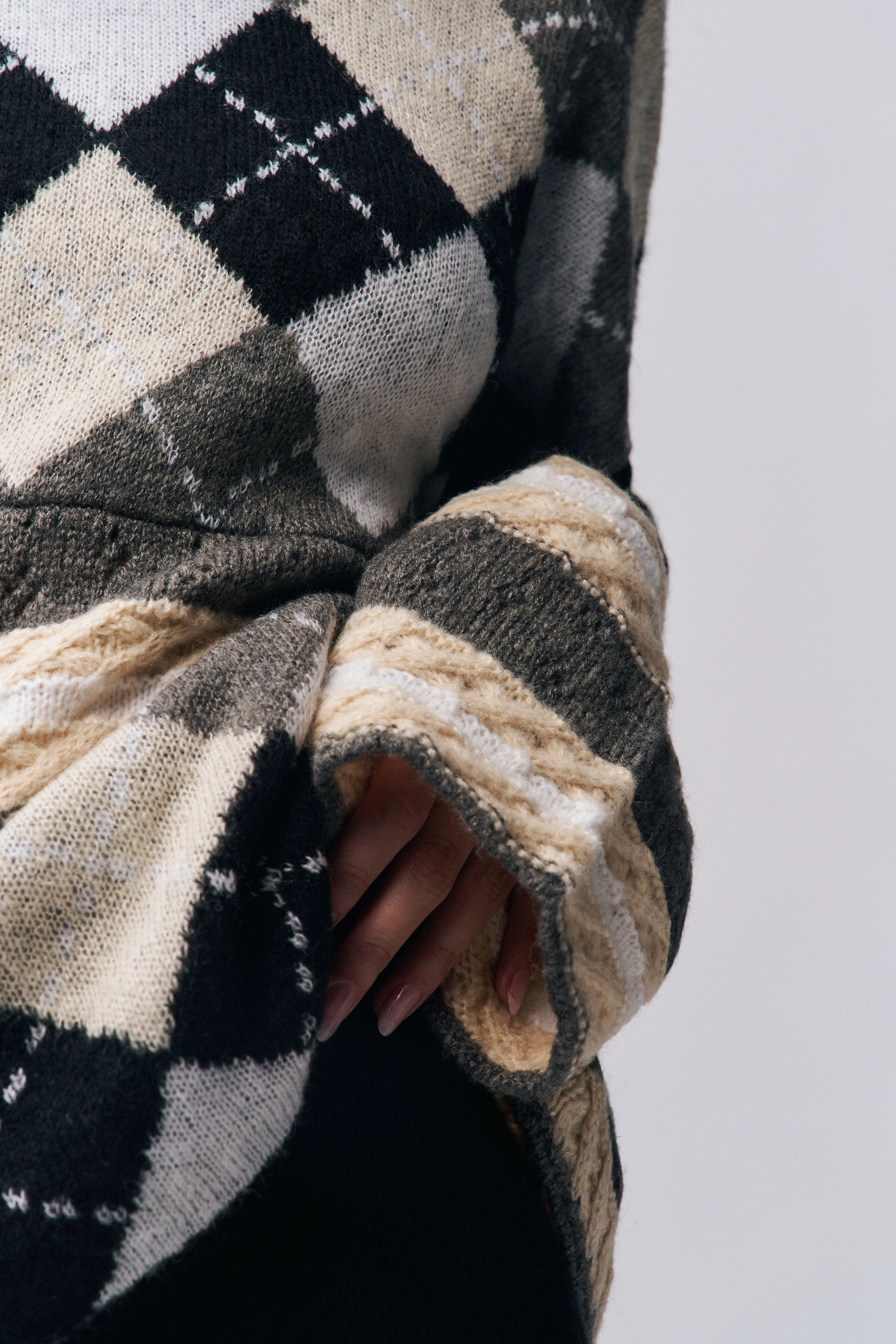 Zuri Sweater Neutral Fit Clean Cut